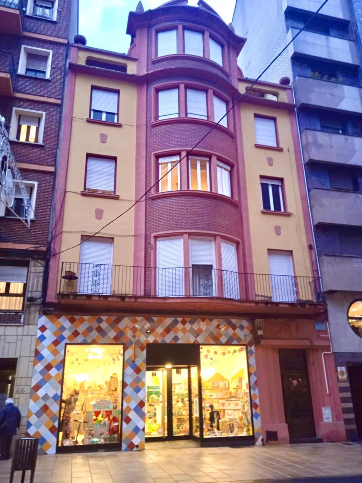 Apartment Yellow Door 2 *